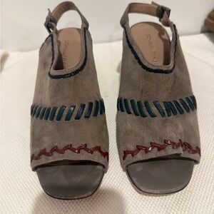 Donald J. Pliner Women's Sandals in Gray Suede with Green, Navy, Burgundy notes